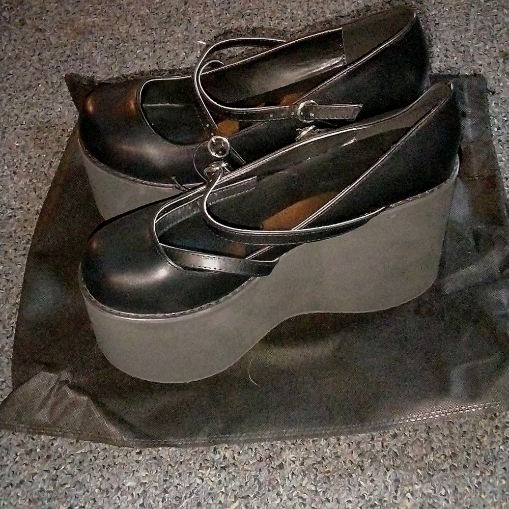 Crisscross strap platform Mary janes - Picture 1 of 2